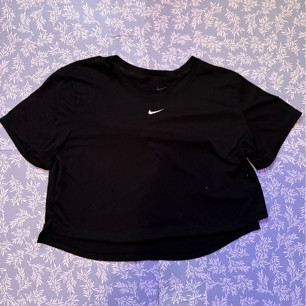 Nike Women's Black Short Sleeve Crop Top